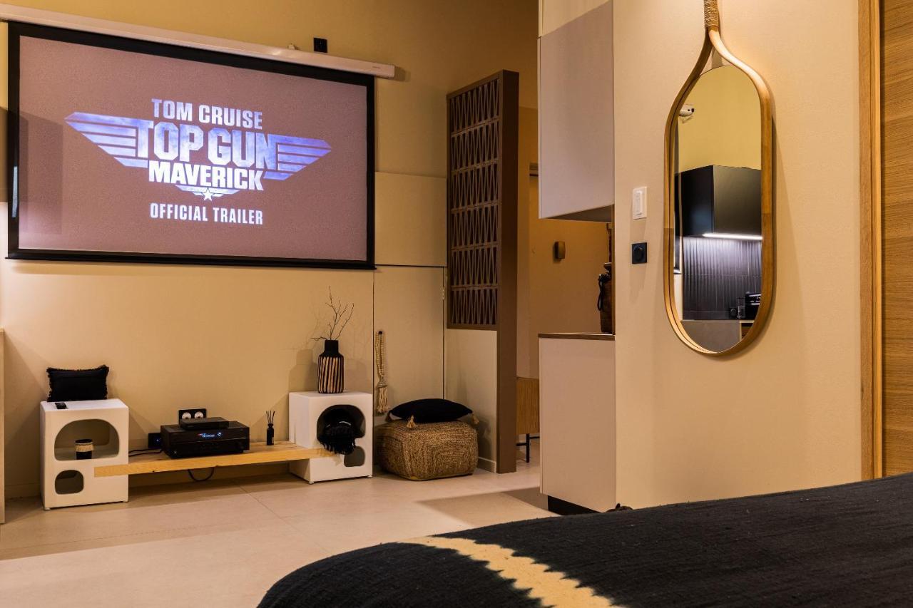 Host Inn Le Lumiere Spa & Cinema Лион Экстерьер фото