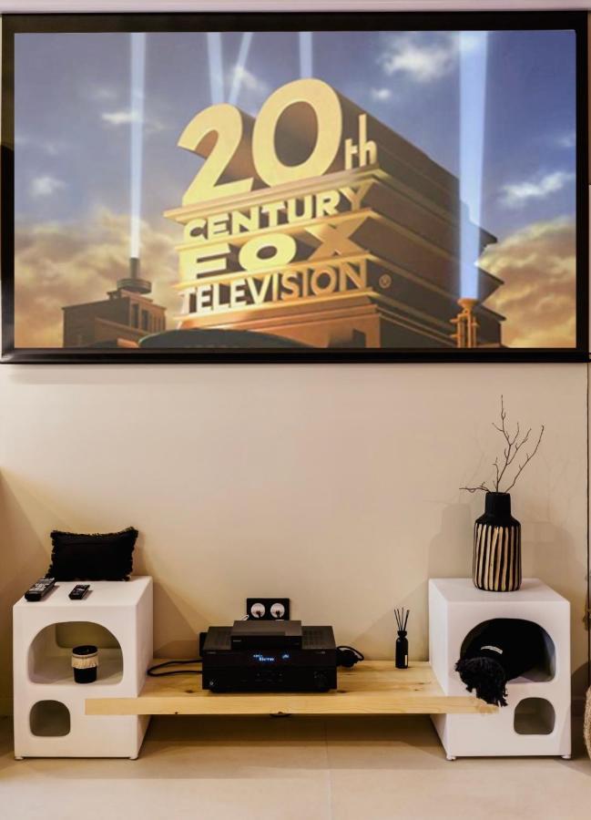Host Inn Le Lumiere Spa & Cinema Лион Экстерьер фото