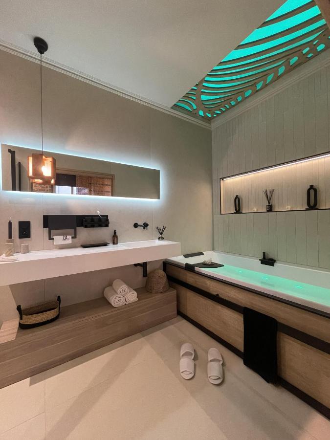 Host Inn Le Lumiere Spa & Cinema Лион Экстерьер фото