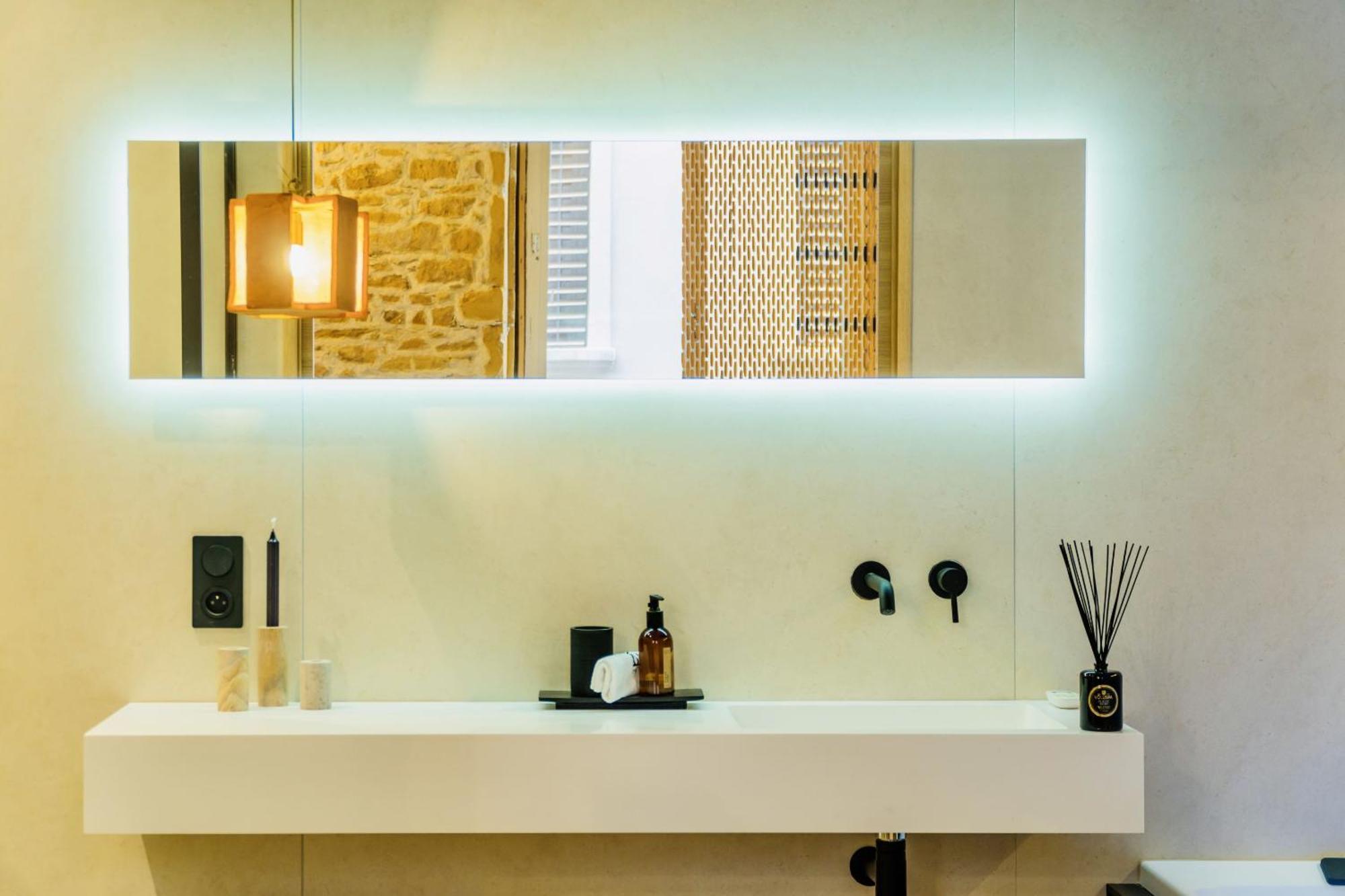 Host Inn Le Lumiere Spa & Cinema Лион Экстерьер фото